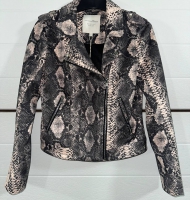 Куртки жіночі